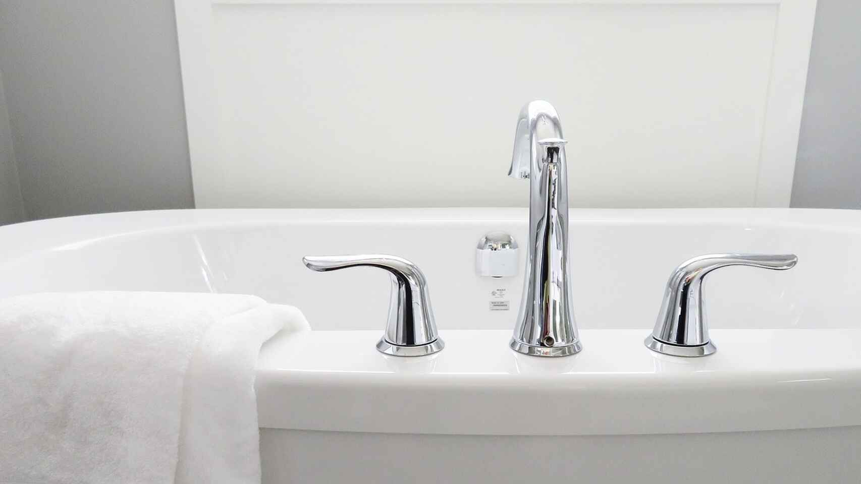 choosing bathroom faucet